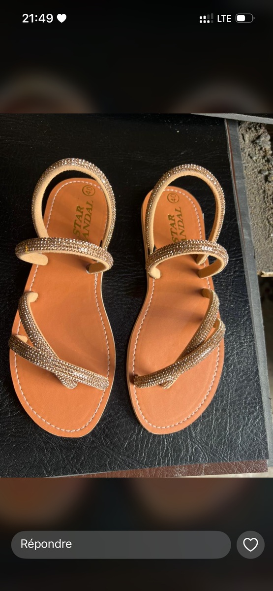 Sandales plates marron élégantes