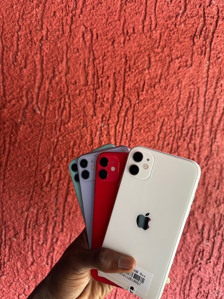 IPHONE 11 SIMPLE CASI NEUF