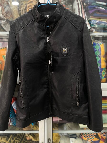 Blouson en cuir noir élégant