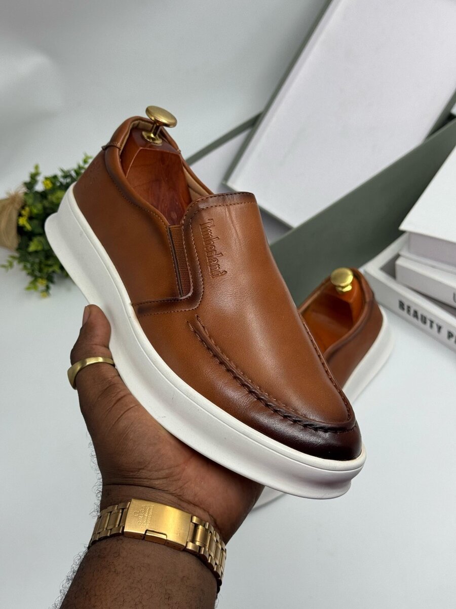 TIMBERLAND BROWN AND WHITE