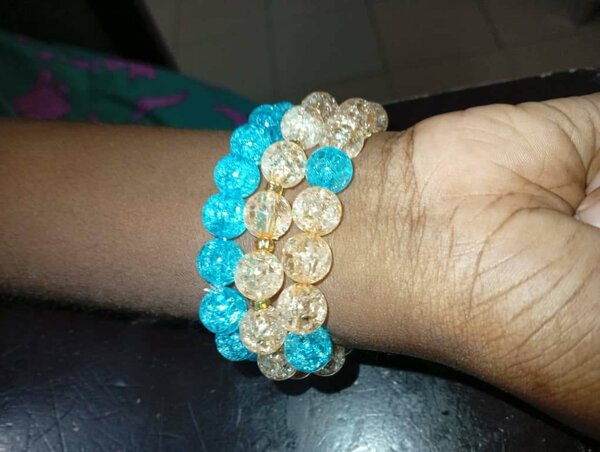 Bracelet en perles colorées,