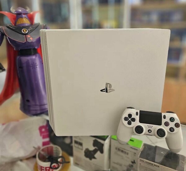 Console PS4 Pro Blanche
