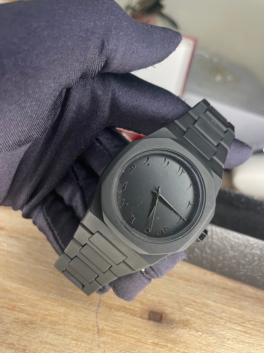 Montre minimaliste noire élégante