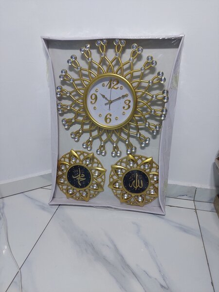 Horloge Murale Dorée Élégante