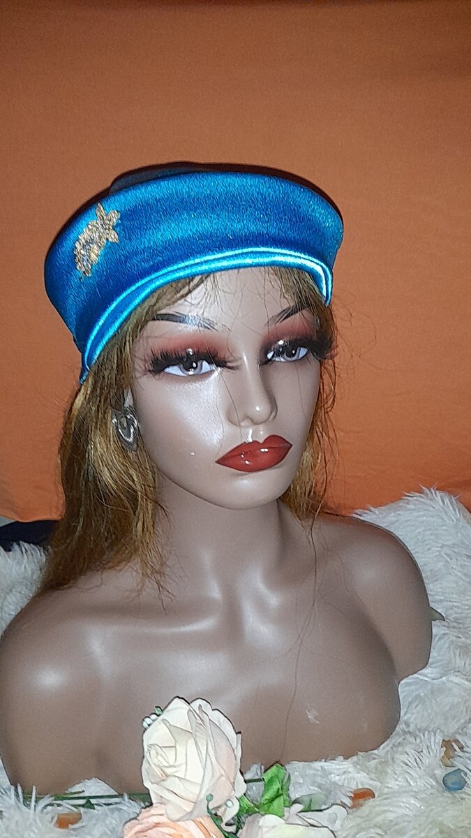 Béret en satin bleu brillant
