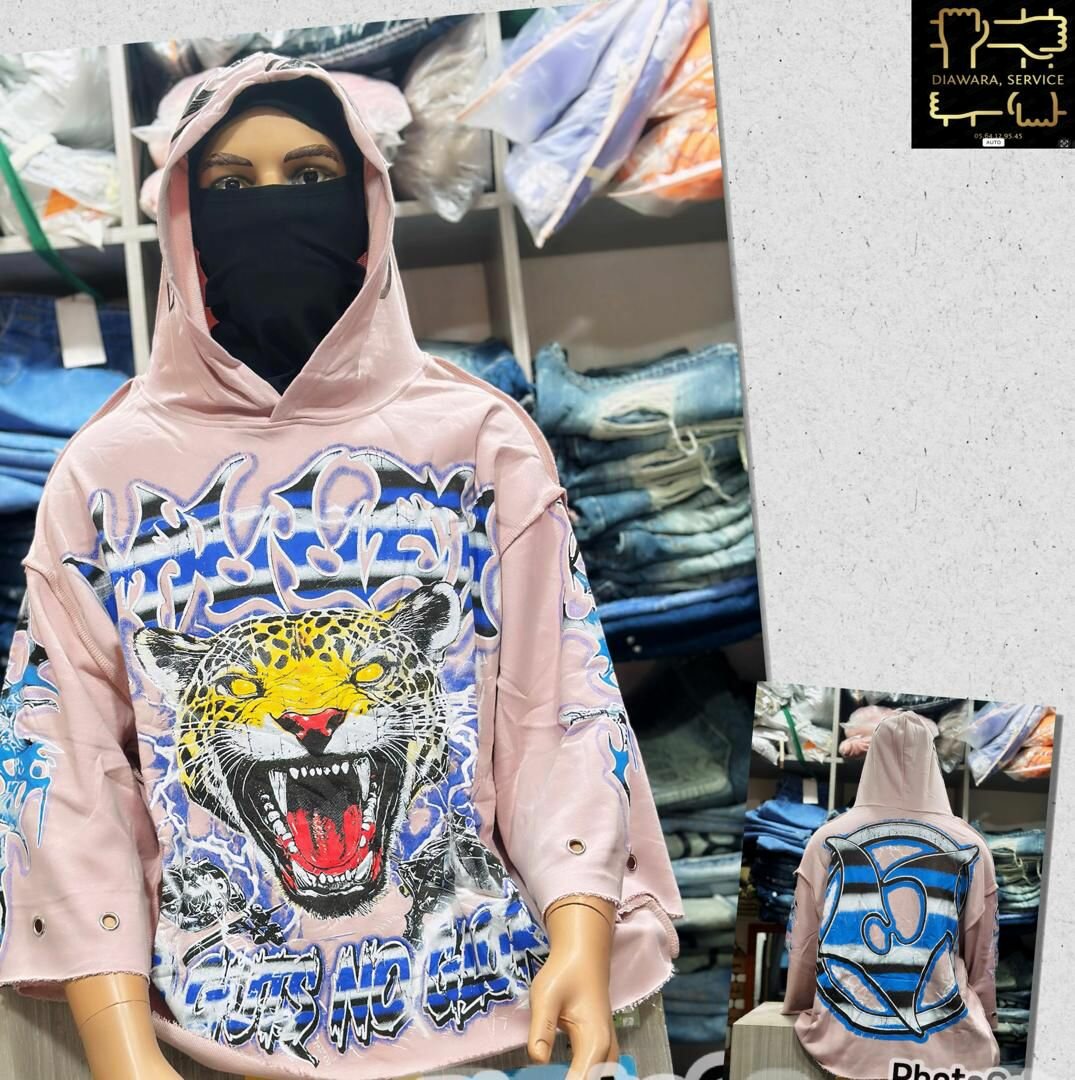 Sweat à Capuche Graphique