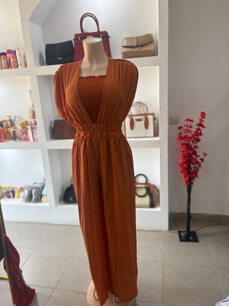 Combinaison féminine élégante