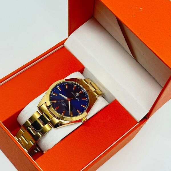 Montre dorée élégante homme