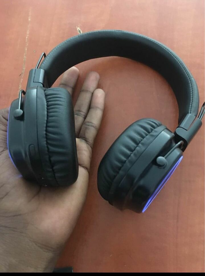 BOOM 8 HEADPHONES