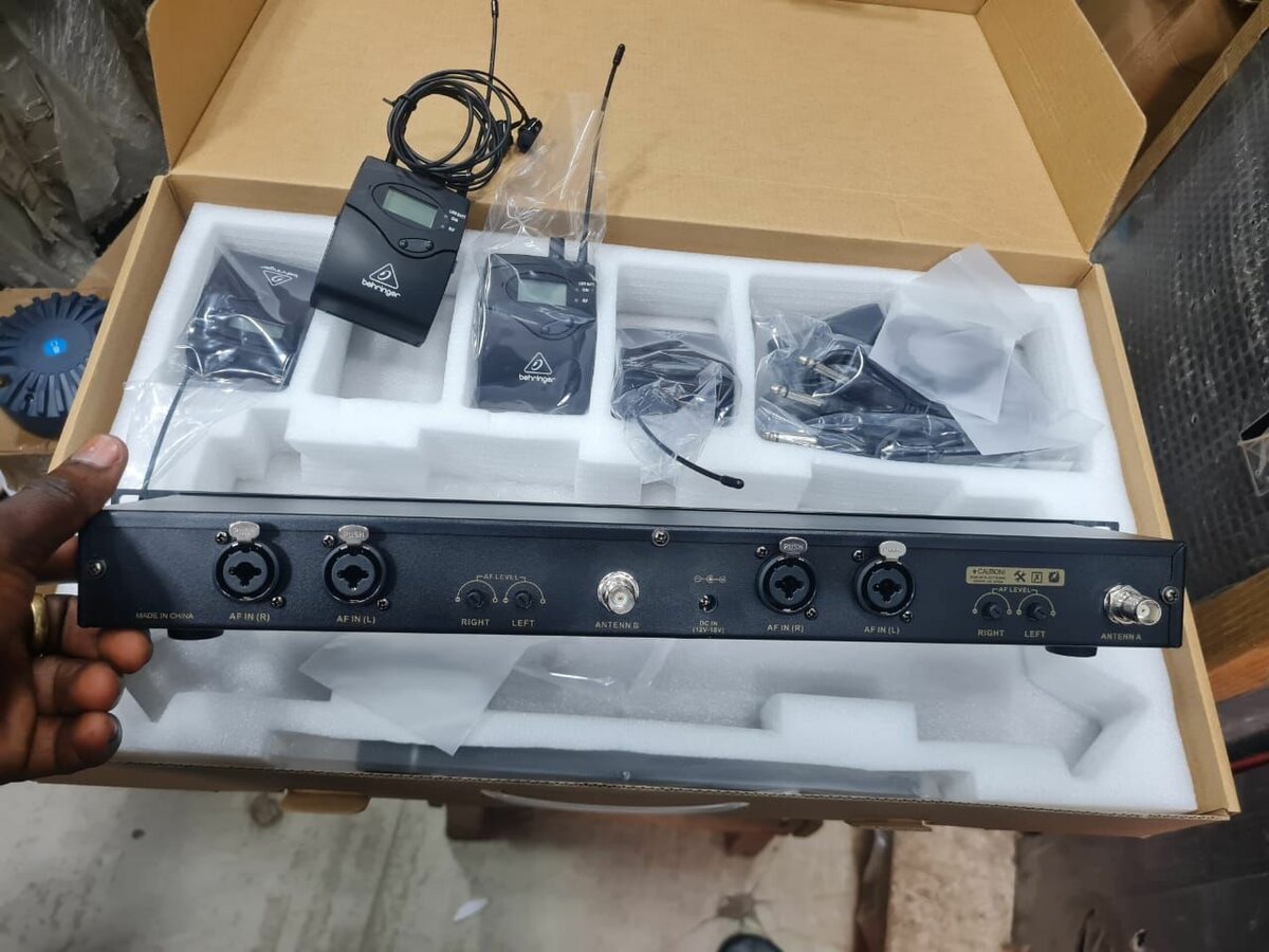 Ear monitor UHF Behringer
