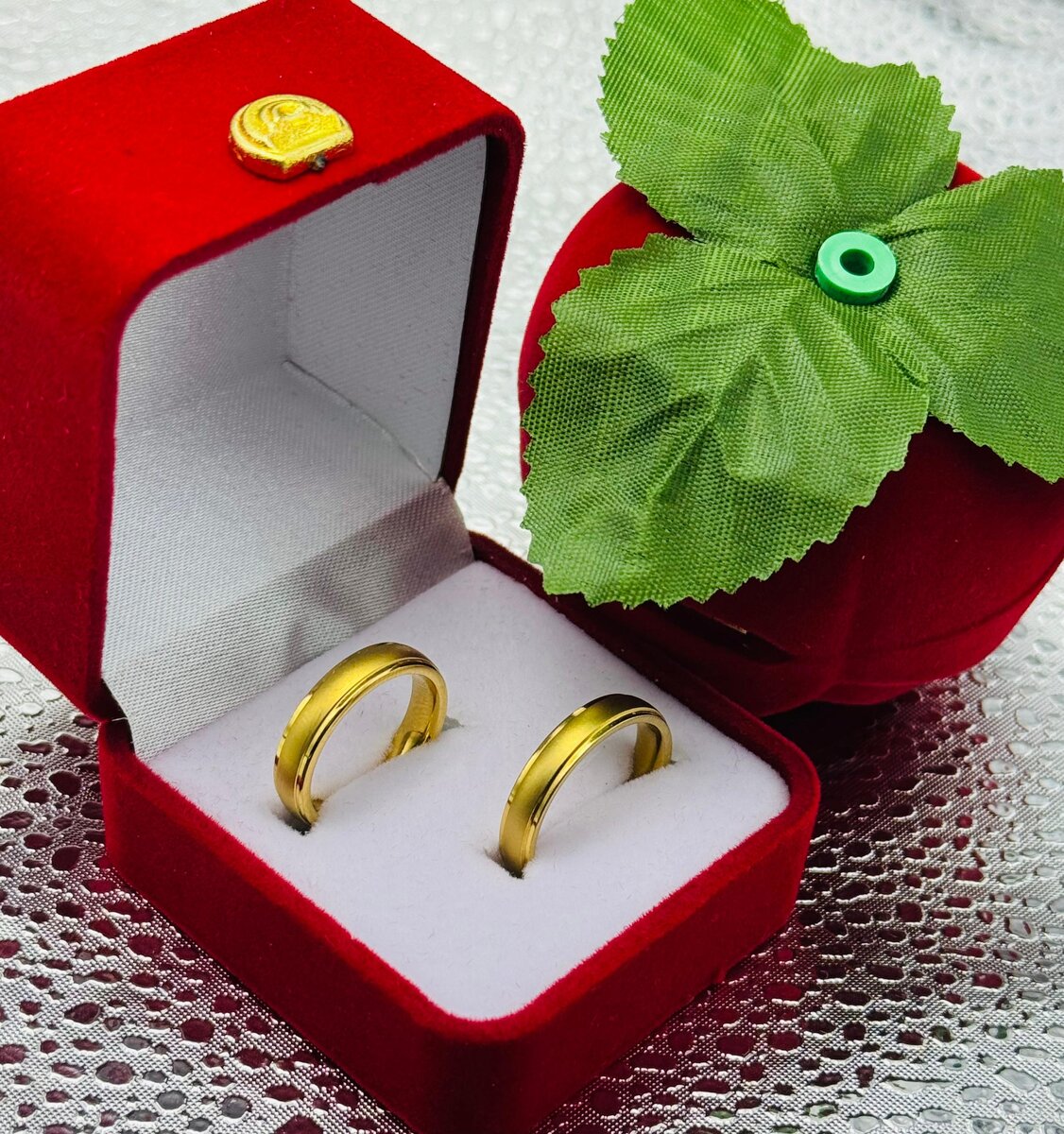 Elegant Gold Wedding Bands