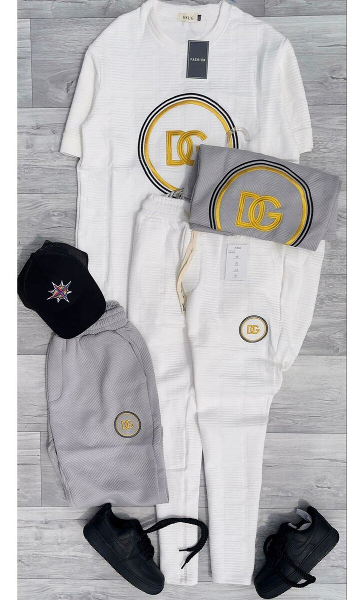 Vêtements, également des chaussures