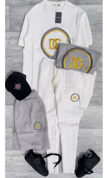 Vêtements, également des chaussures