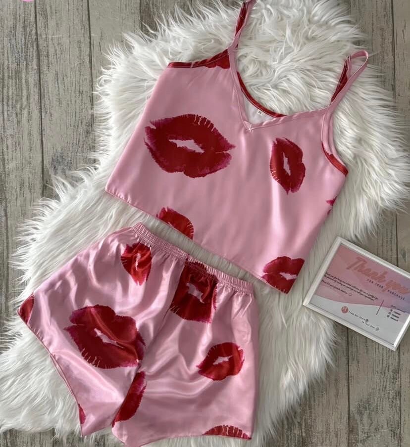 Pyjama doux en satin motifs