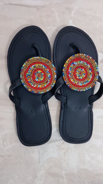 Tongs en cuir perlé ethnique