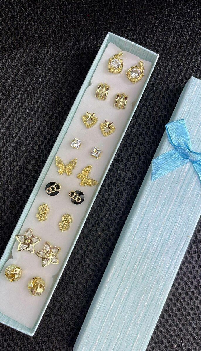 Women's ear rings available