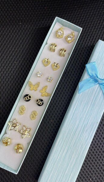 Women's ear rings available