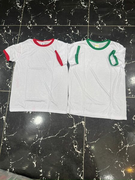 T-shirt polo casquet