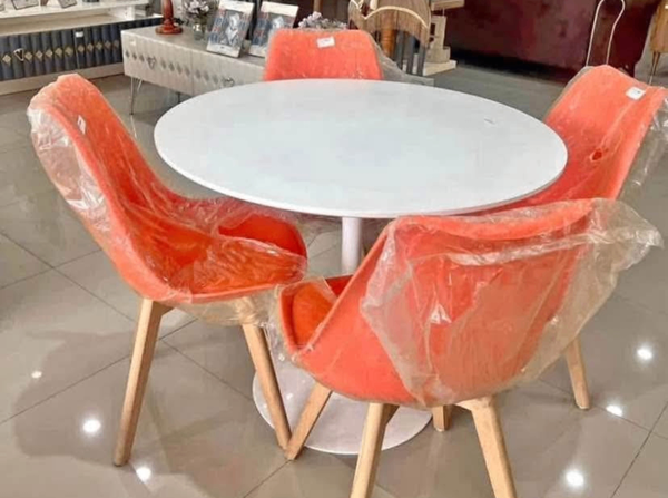 Table à manger ronde moderne