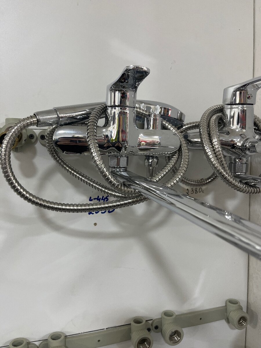 Смеситель для ванной