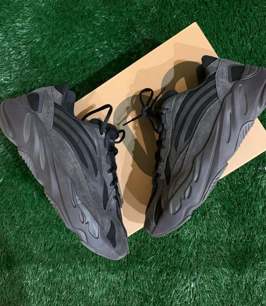 Yeezy Boost  700 wave Runner