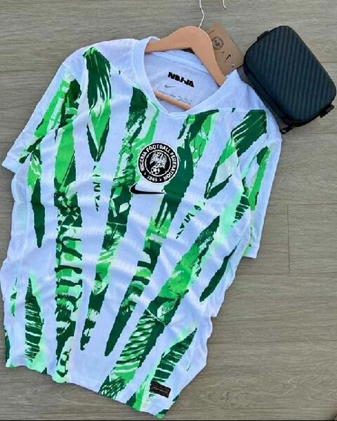 Maillots de football authentiques