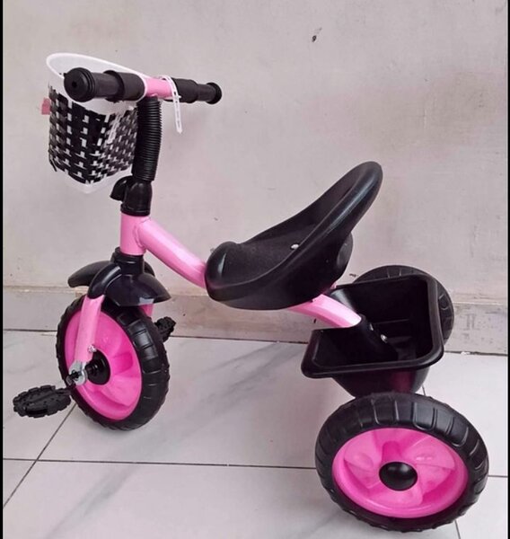 Tricycle enfant avec panier
