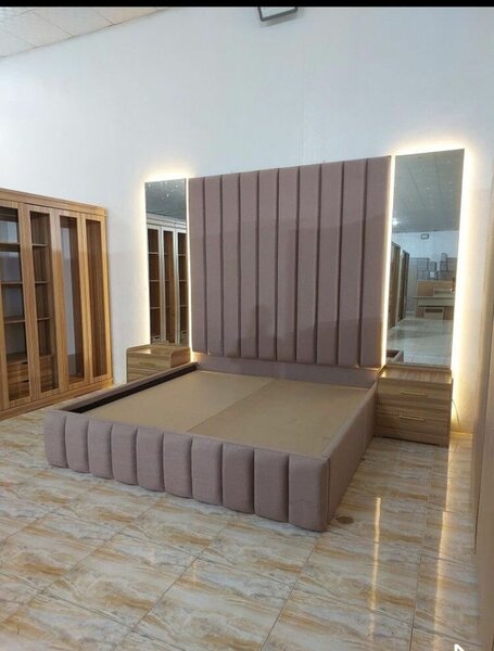 Lit moderne avec éclairage LED