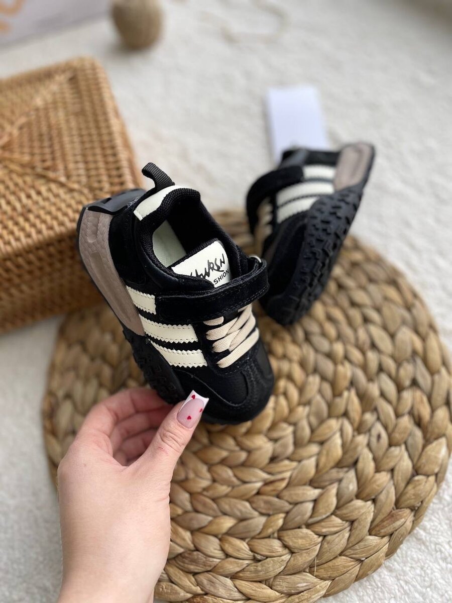 Кроссовки Адидас