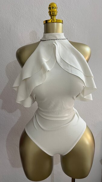 Body élégant blanc volants