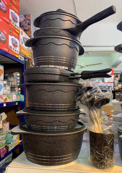 Nonstick cookware set