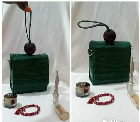 femme sac à main de