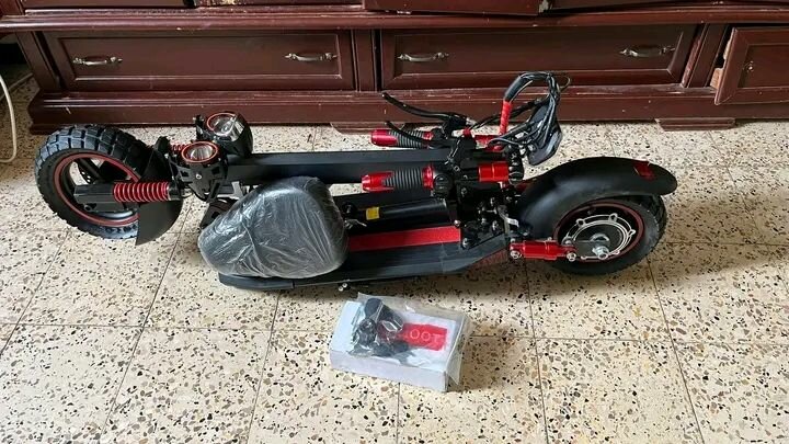 Trottinette électrique pliante noire