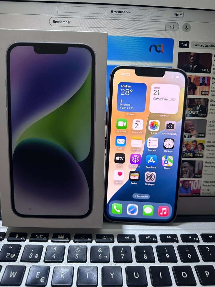 iPhone 14 128 gos , quasi neuf CE , 320.000 à débattre
