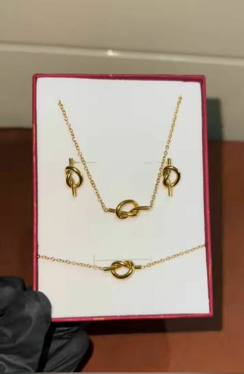 Knotted jewellery set