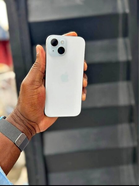 iPhone 15 simple casi neuf