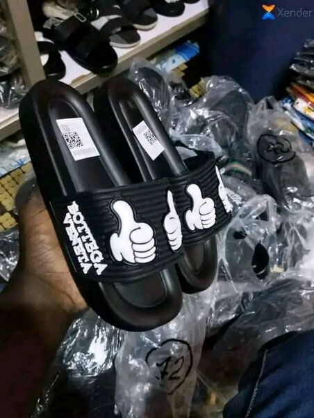 Sandales en caoutchouc modernes