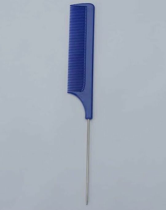 Peigne à queue en métal