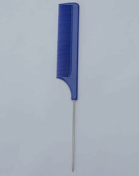 Peigne à queue en métal