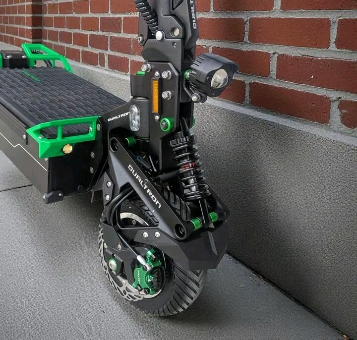 Trottinette électrique Dualtron noire et verte