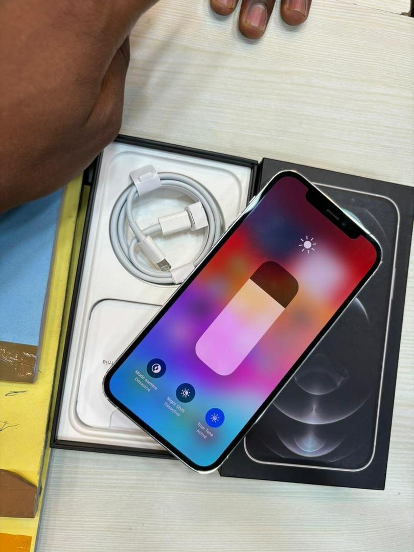 Iphone12 Pro Max 128 go avec carton
