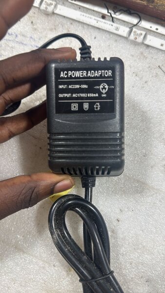 Adaptateur secteur AC 17v