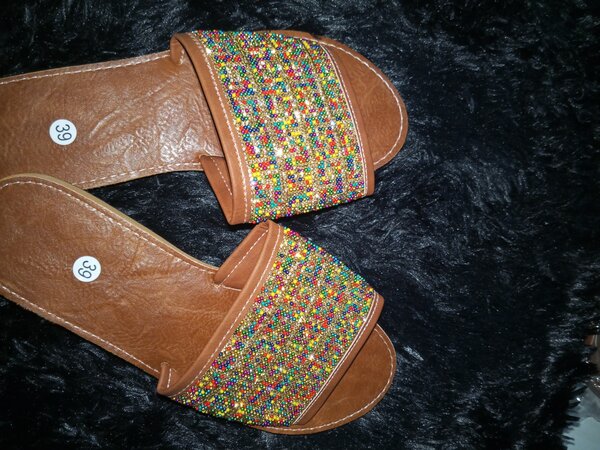 Sandales en perles colorées