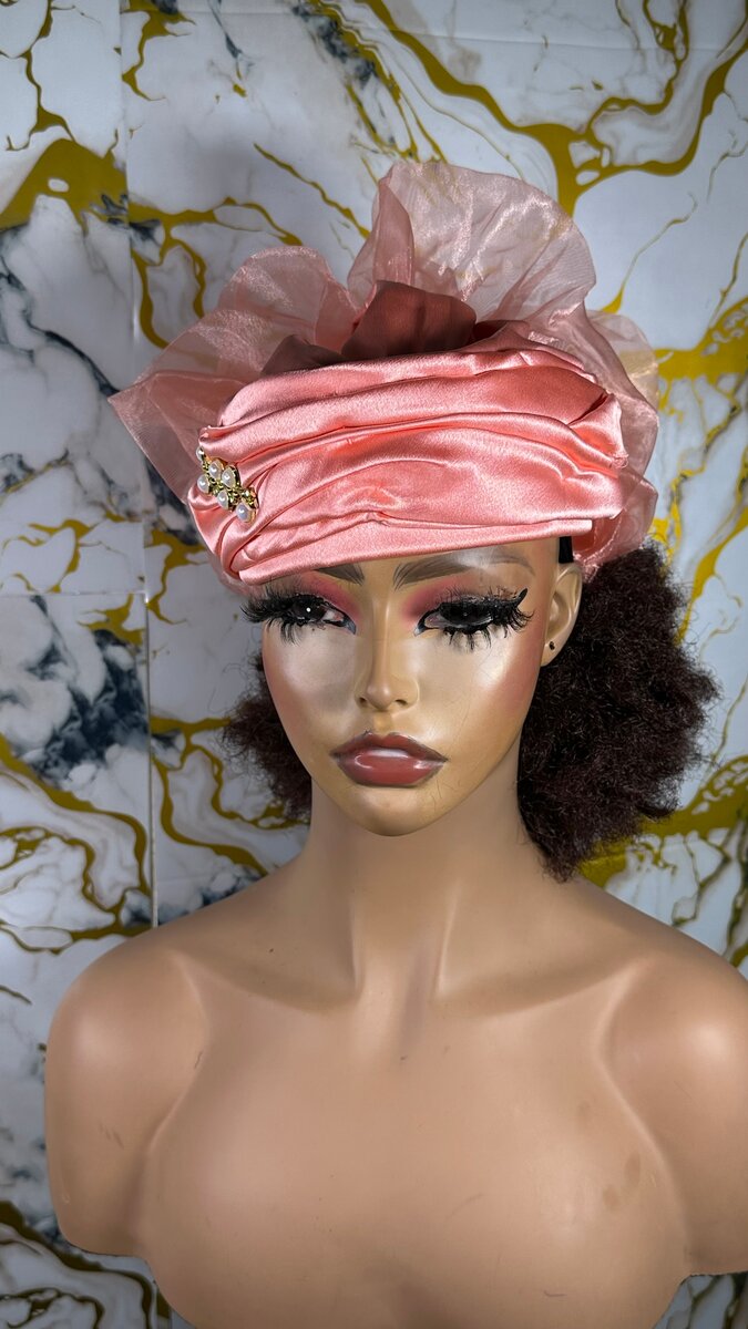 Élégant chapeau en satin