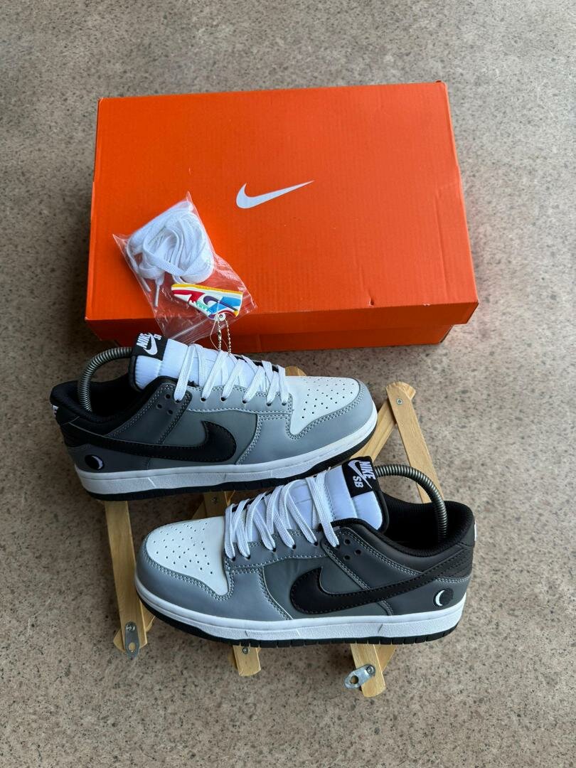 Nike Low-Top Sneakers