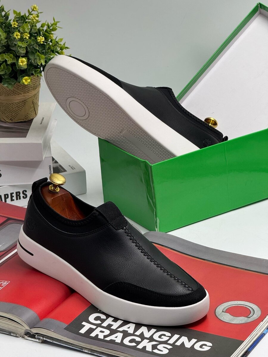 TIMBERLAND BLACK AND WHITE