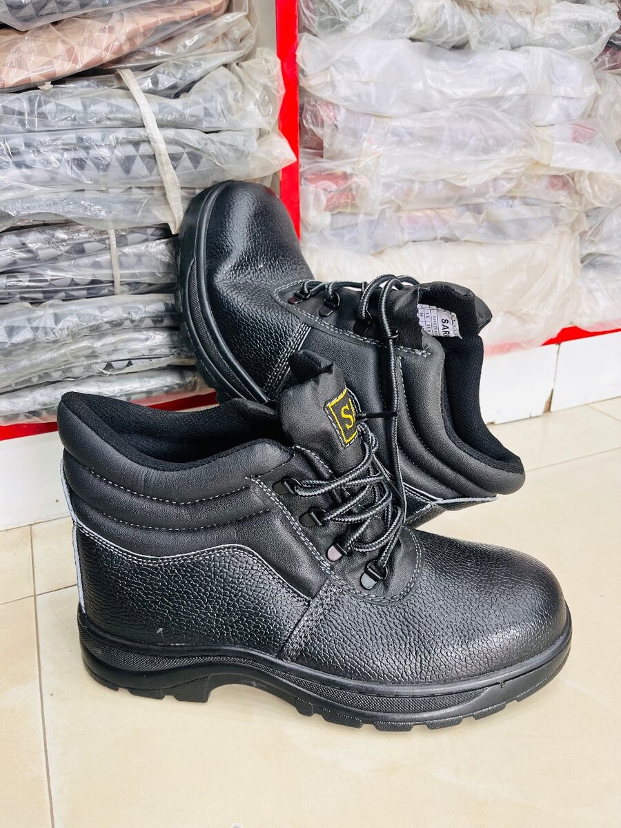 Safety boots