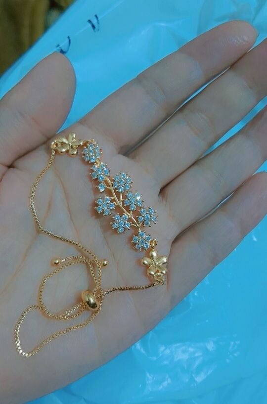 one carats breslet