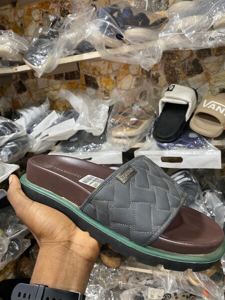 Sandales plates confortables pour homme