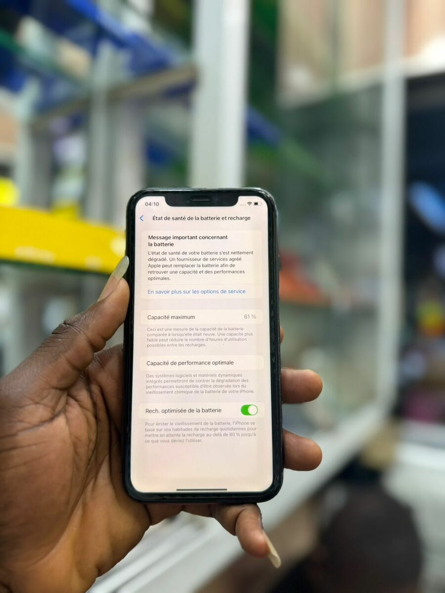 iPhone 11 64Go 2nd main